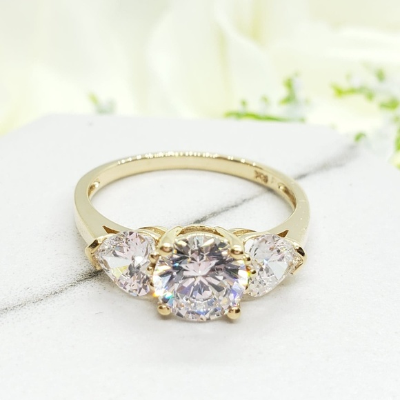 2 Ct 14K Yellow Gold Round Heart 3 Stone